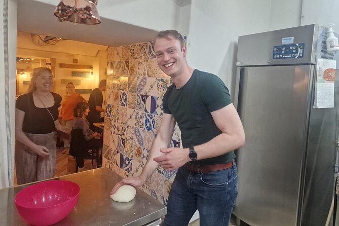 2-Hour Authentic Italian Pizza Making Class in Naples - Via Medina 12: Finding the Kitchen Without Losing Time