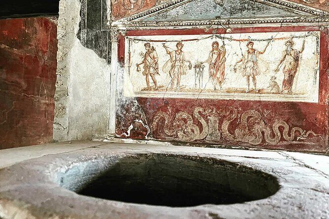 2 Hours Private Tour of Pompeii for Journey Through Time - Stop 1: Anfiteatro Romano and the Show Culture of Gladiators