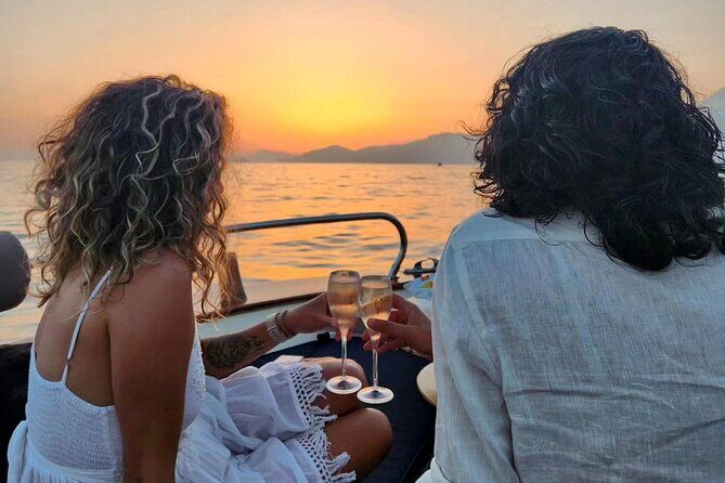 2 Hours Sunset Cruise of Positano - Aperitif, snacks, and music: make it feel like your evening