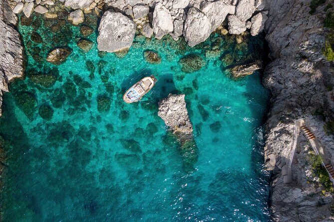 3-hour private boat tour of Capri - Blue Grotto: plan for the €18 ticket and the queue reality