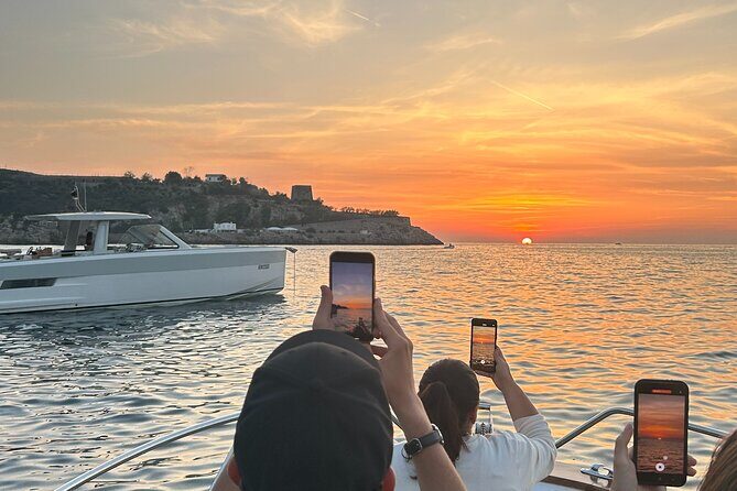 3-Hour Private Sunset Boat Tour in Sorrento - Service that actually helps: towels, timing, and assistant support