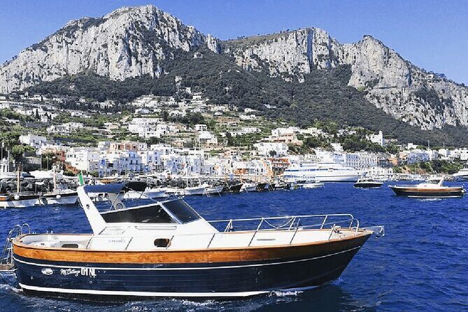 3 hours Comfortable Capri Private Tour by Boat - A 3-hour private gozzo: the best way to buy time on Capri
