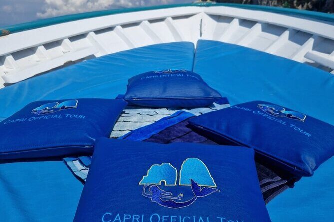3 Hours Private Boat Tour of Capri with Pasta and Prosecco - Natural Arch and Faraglioni: the classic “postcard Capri” from the sea