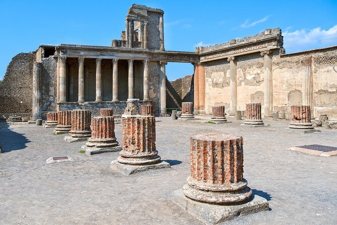 All Inclusive Pompeii, Vesuvius, wine tasting & light lunch - Mt. Vesuvius summit hike: the payoff is crater views