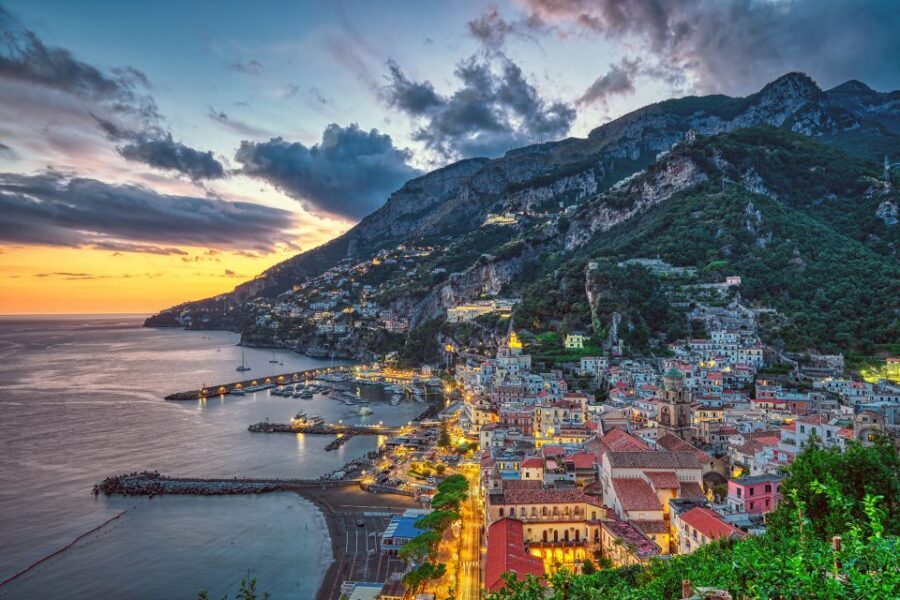 Amalfi Coast: Romantic Sunset Cruise with Music & Cocktails - Who should book this sunset cruise