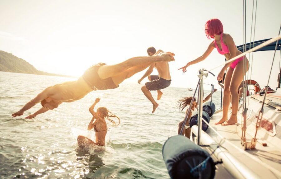 Amalfi Coast: Romantic Sunset Cruise with Music & Cocktails - Free-flowing bar: Prosecco, Spritz, beer, and cocktails (18+)