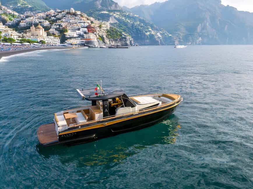 Amalfi Coast: Romantic Sunset Cruise with Music & Cocktails - Private group service: why it’s worth paying for