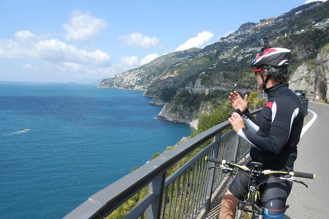 Amalfi Drive cycling tour - Meeting at Via delle Cartiere and getting set up fast