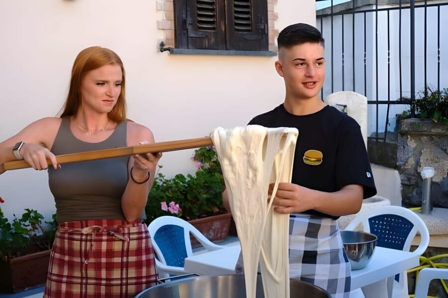 Amalfi: Learn how to make pasta, mozzarella and tiramisù! - Fresh pasta from scratch: the teamwork part
