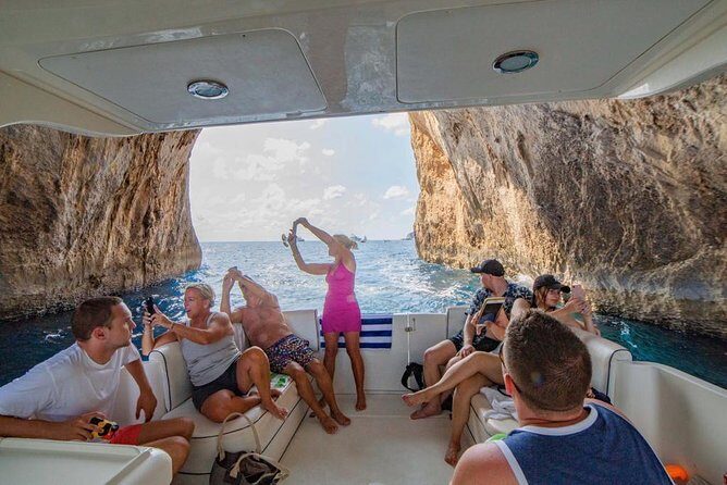 Amazing Private Tour of Capri - Lunch in Capri town and 2 to 3 hours on land