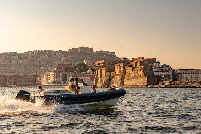 Aperitif on a boat at sunset in the Gulf of Naples - Quick hits: why this boat aperitif works