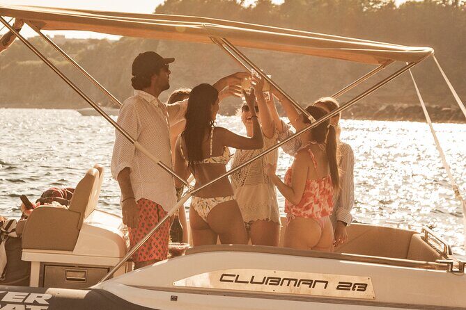 Aperitif on a boat at sunset in the Gulf of Naples - Villa Rosebery: a neoclassical landmark you can’t go inside