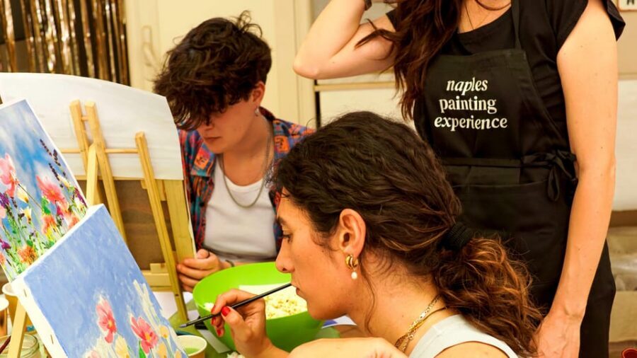 Art Workshop in Naples city centre with Aperitif - Aperitif time: wine, local bites, and the €4 bar voucher