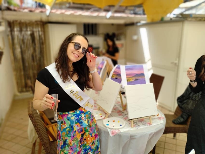 Art Workshop in Naples city centre with Aperitif - Meet Maria and the step-by-step plan for your Naples painting