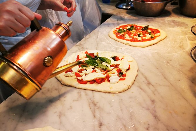 Authentic Pizza Making Class in Naples with Appetizers and Drink - From oven timing to eating: what you learn while the pizza bakes
