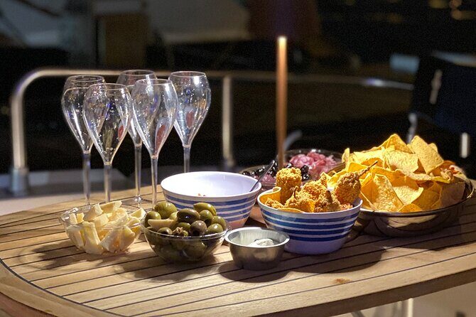 Bachelorette party, boat party in Salerno with aperitif and tapas - The cove stop: swimming breaks and party energy
