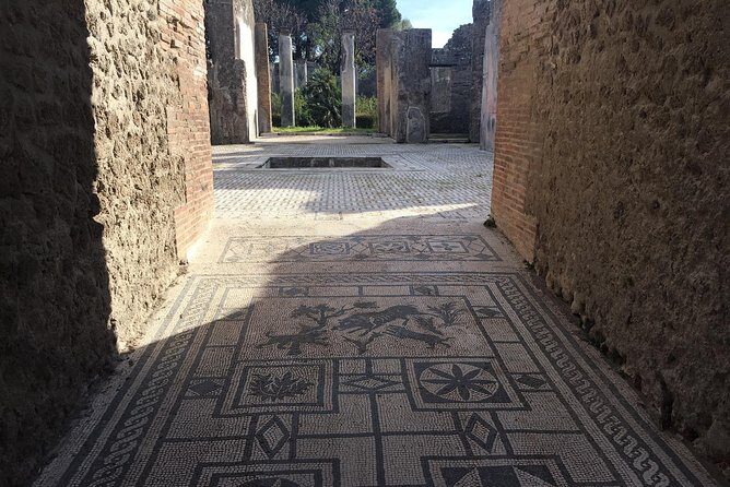 Best of Pompeii & Herculaneum: Private Tour with an Archaeologist - Why Pompeii plus Herculaneum is a smart pairing