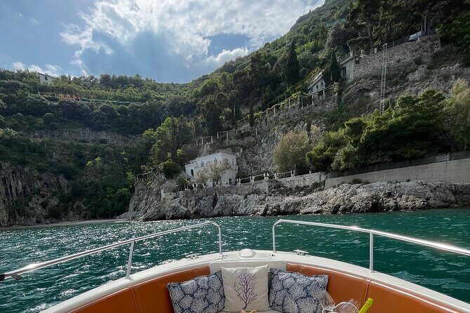 Boat and dinghy rental in Cetara on the Amalfi Coast - The Fjord of Furore: When the Coast Gets Dramatic