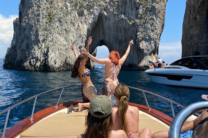 Boat Tour of the Caves on the Island of Capri - Stop 2: Natural Arch and the Sea-Erosion Story