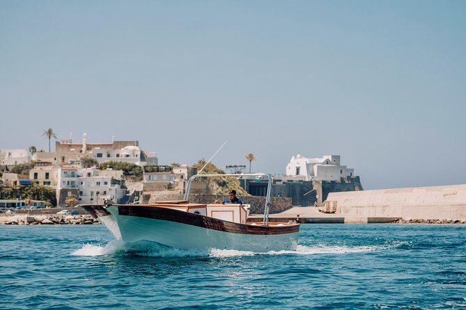 Boat tour of the island of Ischia with a typical Ischia 10-metre launch full day - A private Ischia loop on a 10-metre launch from Forio