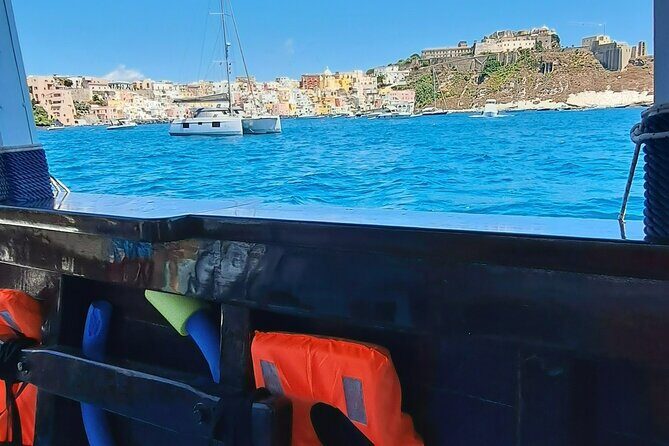 Boat tour with lunch on board to discover Procida - Ciraccio and Ciracciello (Chiaiolella): long sandy beach time in a wind-friendly spot
