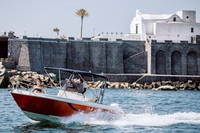 Boat trip on the island of Ischia Terminal Boat 21 - A 4-hour Ischia boat trip that actually feels like a plan
