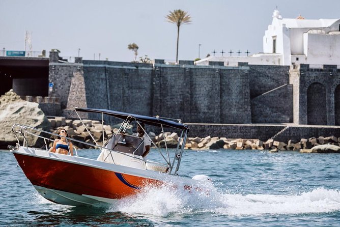 Boat trip on the island of Ischia Terminal Boat 21 - Negombo Bay and the thermal park area: cove time that can include snorkeling