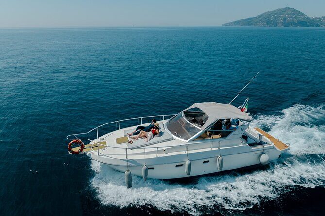Boat trip with lunch or aperitif in Procida with Eraora Boat - Sea-view tour of Procida: Vivara Nature Reserve