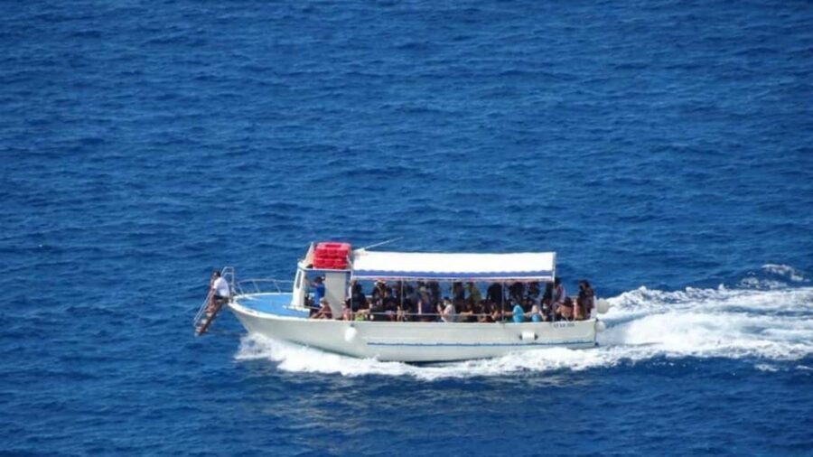 Camerota: boat tour exploring Baia Infreschi - Baia Infreschi and Cala Pozzallo: swimming, caves, and what you should expect