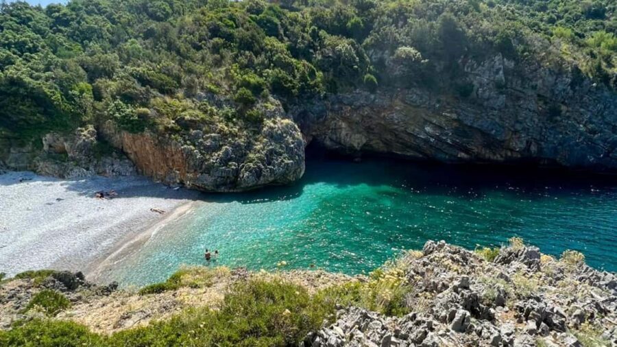 Camerota: boat tour exploring Baia Infreschi - Crew and guides: why the trip feels friendly