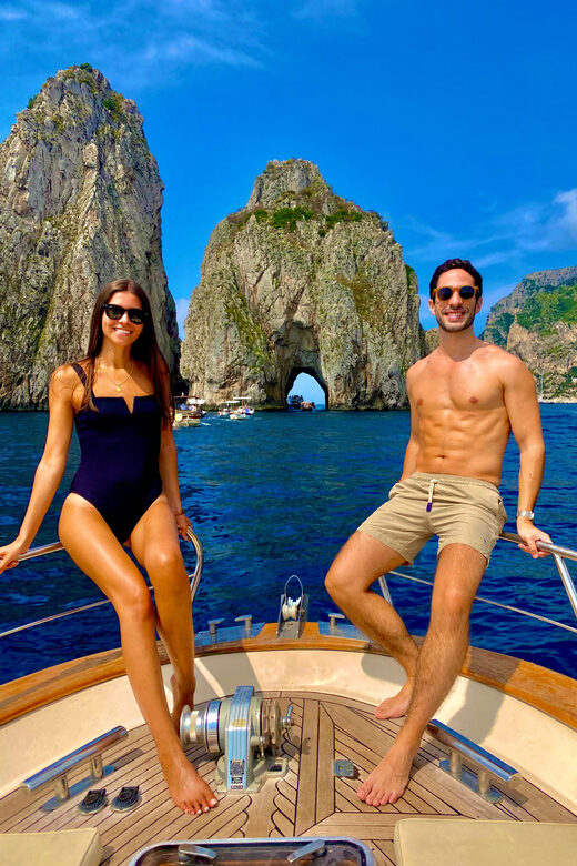 Capri: 2-hour boat tour of the caves and stacks - Swim and snorkel time in the clear Capri sea
