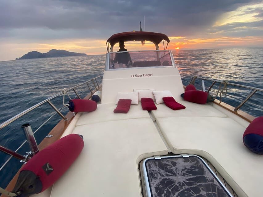 Capri: 2-hour boat tour of the caves and stacks - How the 2 hours actually play out on the water