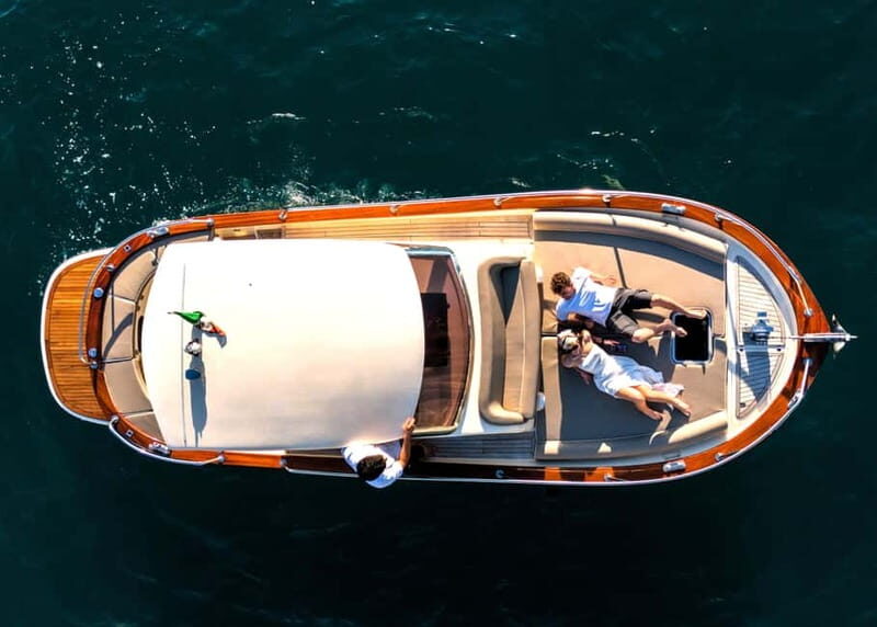 Capri : 2 Hours Private Boat from Capri - Grotto Route: White, Green, Champagne, Heart, and the Blue Grotto Option