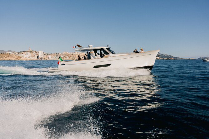 Capri and Amalfi Coast tour departing from Positano - Entering the Positano-to-Capri rhythm