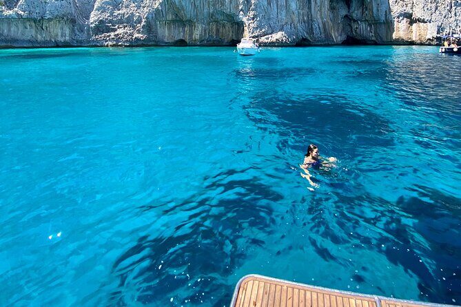Capri boat excursion - Snorkeling time: towels, masks, and showers (the practical win)
