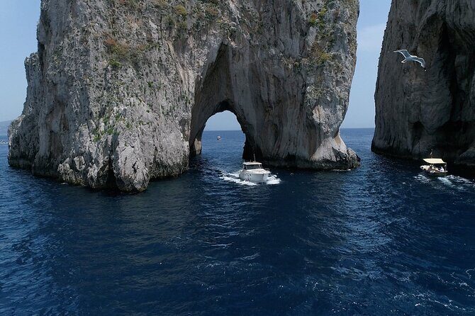 Capri Boat Tour from Sorrento - Speedboat 37ft - Bagni Regina Giovanna: a quick photo stop at the edge of Sorrento