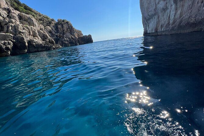 Capri by Boat private Comfortable tour - A 2-hour Capri private boat ride for small groups