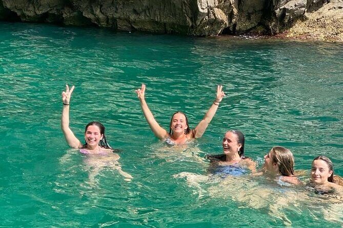 Capri Complete Package-Small Group Boat Tour and Transports - One-day Capri flow: small-group boat plus free bus time