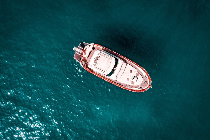 Capri: discover the beauties of the island aboard a Luxury Boat - Snorkeling and swim stops: the included gear helps you say yes