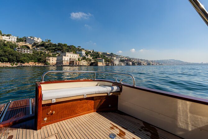 Capri Island Private Luxury Boat – Exclusive Scenic Day Tour - Lunch on Capri: what’s included, what’s extra, and a smart alternative