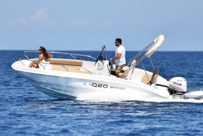 Capri private boat tour - Stop 2: I Faraglioni Pass-By and the Arch of Love Moment