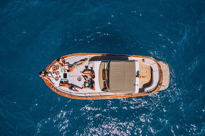 Capri Private Boat Tour from Sorrento, Positano or Naples - Lunch and shopping: the land time is there when you want it