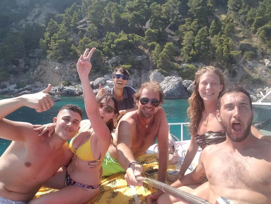 Capri: shared boat tour from Sorrento - 7 hours - Swimming and grottos: where the sea time turns into the main event