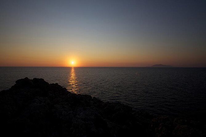 Capri Sunset Escape – Exclusive Evening Boat Tour from Sorrento - Boat comfort and safety: pack for “evening on the sea”