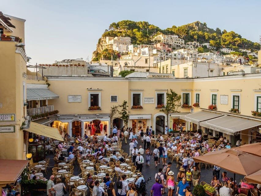 Capri with Guide from Ischia - A 4-hour Capri overview from Ischia: what you’re really buying