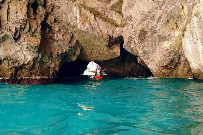 complete tour of the island of Capri by private boat - Faraglioni and the Arc of Love: The First Photo Stop