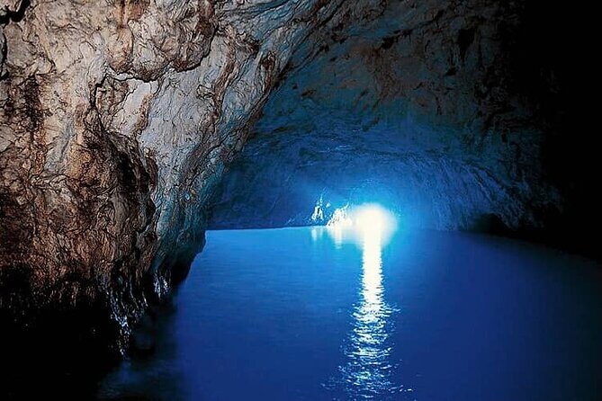 complete tour of the island of Capri by private boat - Meeting at Il Pennello: The Dock Moment That Can Make or Break It
