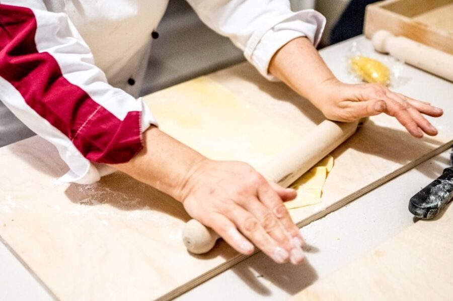 Cooking Lesson: Neapolitan pasta homemade - Pasta Types to Egg Dough: What You Learn Before You Touch Flour