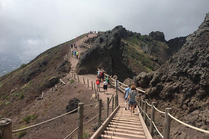 Daily Excursion Full Day 8 Hours ( Vesuvio Pompei) - Vesuvius National Park stop: Kona lunch time and quick orientation