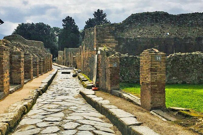 Day trip to Pompeii from Naples - Timing that works: transfers plus a solid 3-hour visit